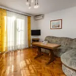 Appartement 2 Bedroom Lovely In Selce