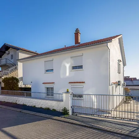 2 Bedroom Lovely In *