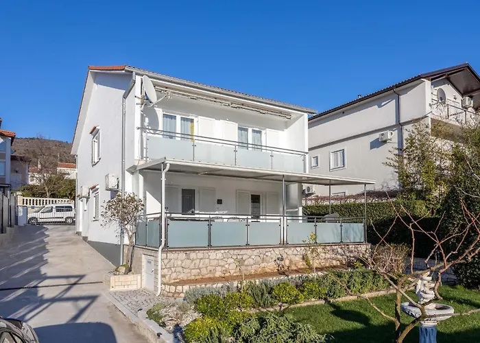 2 Bedroom Awesome In Selce