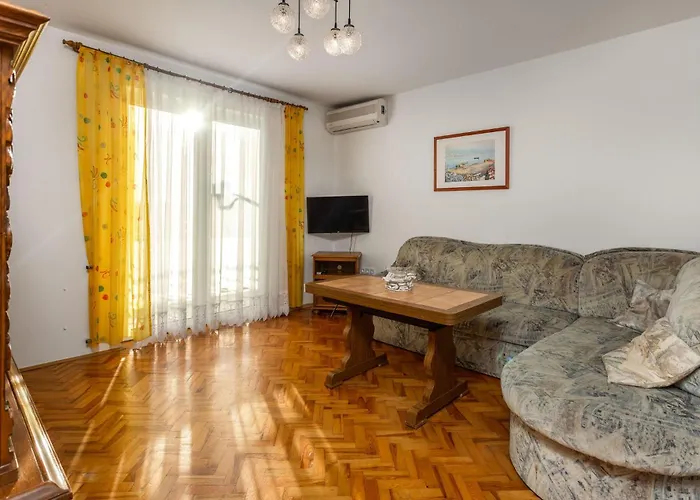Διαμέρισμα 2 Bedroom Awesome In Selce