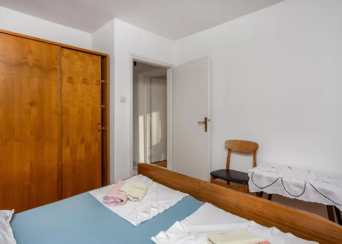 Διαμέρισμα 2 Bedroom Awesome In Selce