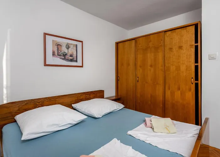 Διαμέρισμα 2 Bedroom Awesome In Selce