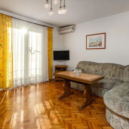 Appartamento 2 Bedroom Awesome In Selce