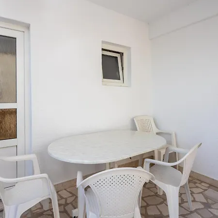 2 Bedroom Lovely In アパート セルツェ