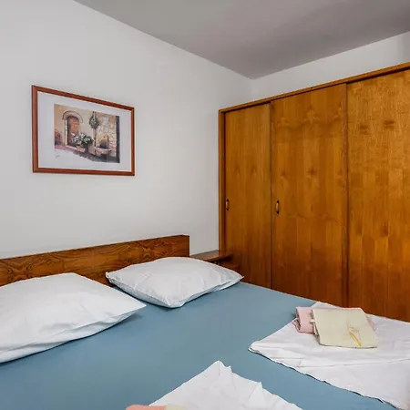 Appartement 2 Bedroom Awesome In Selce