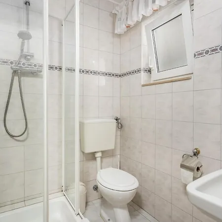 2 Bedroom Lovely In アパート