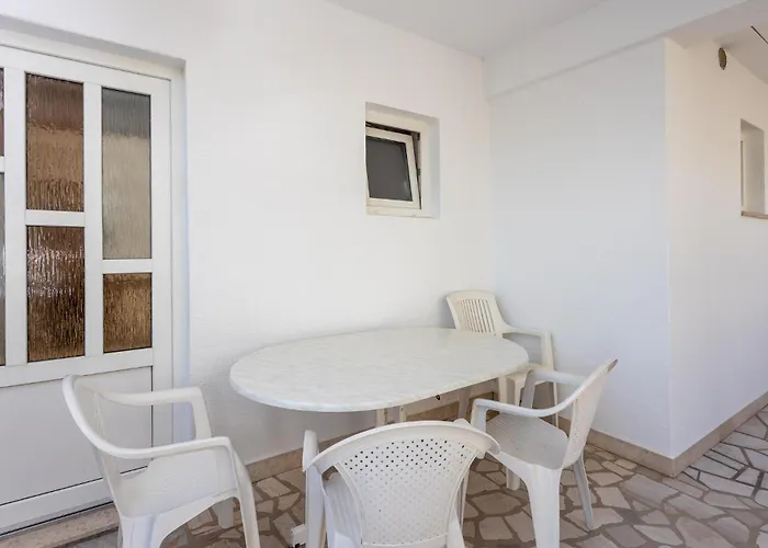 2 Bedroom Awesome In Daire Selce
